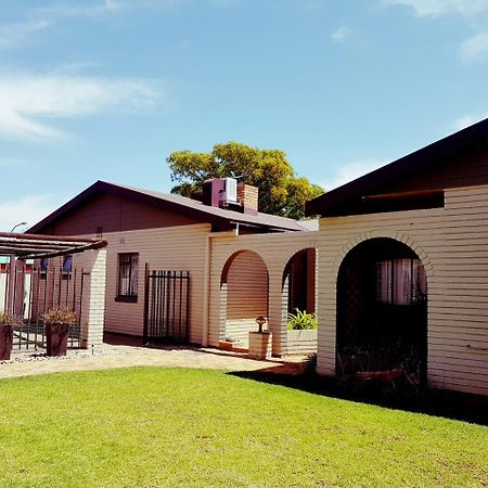 Mckala Guesthouse Kimberley Zewnętrze zdjęcie