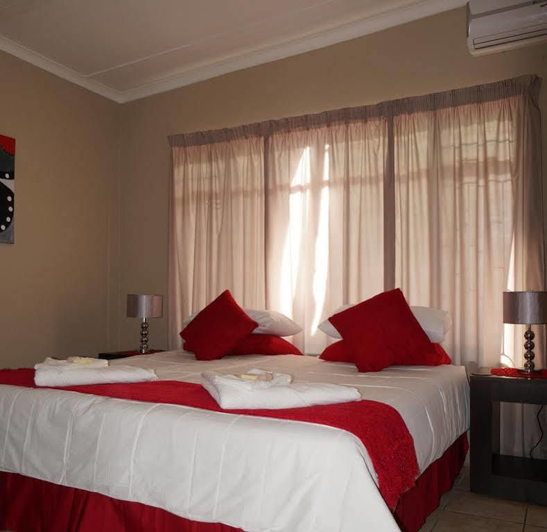 Mckala Guesthouse Kimberley Zewnętrze zdjęcie